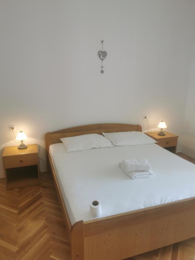 Apartments By The Sea Jakisnica, Pag - 21384 Lun  Extérieur photo
