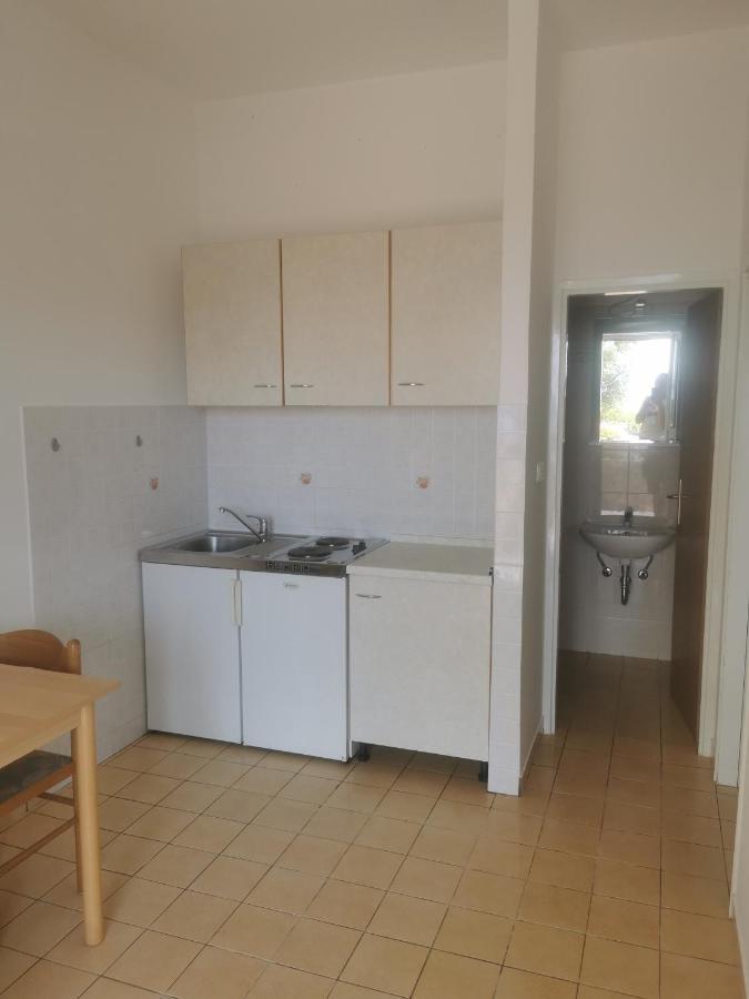Apartments By The Sea Jakisnica, Pag - 21384 Lun  Extérieur photo