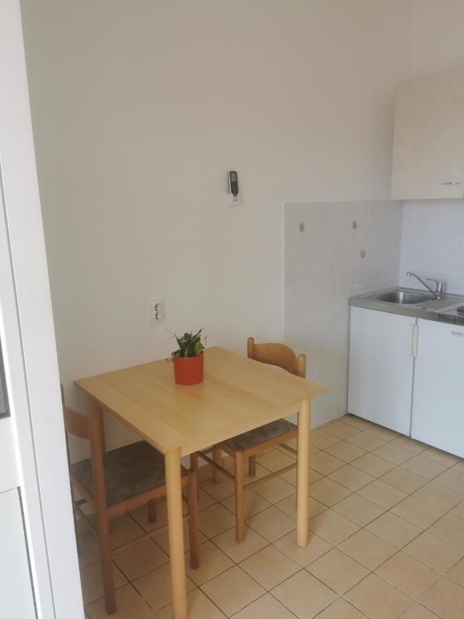 Apartments By The Sea Jakisnica, Pag - 21384 Lun  Extérieur photo